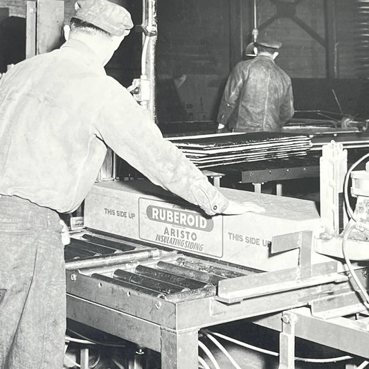 1940s Assembly Line Manufacturing Photo Ruberoid Astro Siding Chicago IL AA7-10