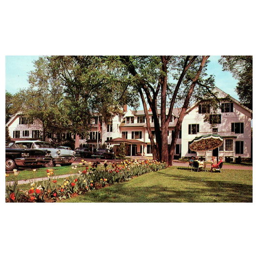 Vintage Postcard - Williams Inn Williamstown in the Berkshires Mass TJ7-1
