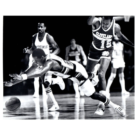 1982 Press Photo Basketball NBA Milwaukee Bucks Quinn Buckner 8x10" AD3