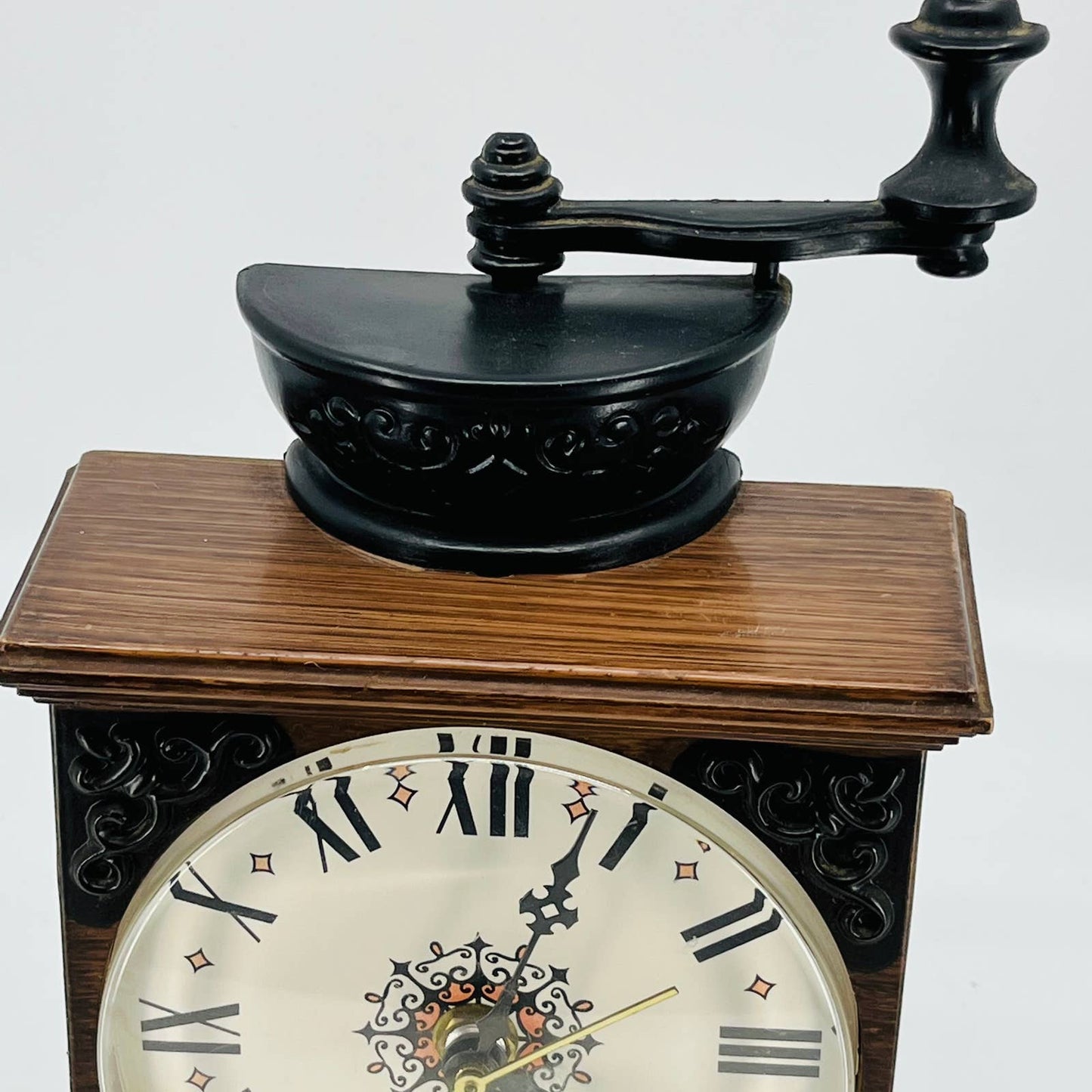 Vintage Spartus Resin Wall Clock Coffee Grinder Design WORKS 8 x 5.5” TC5