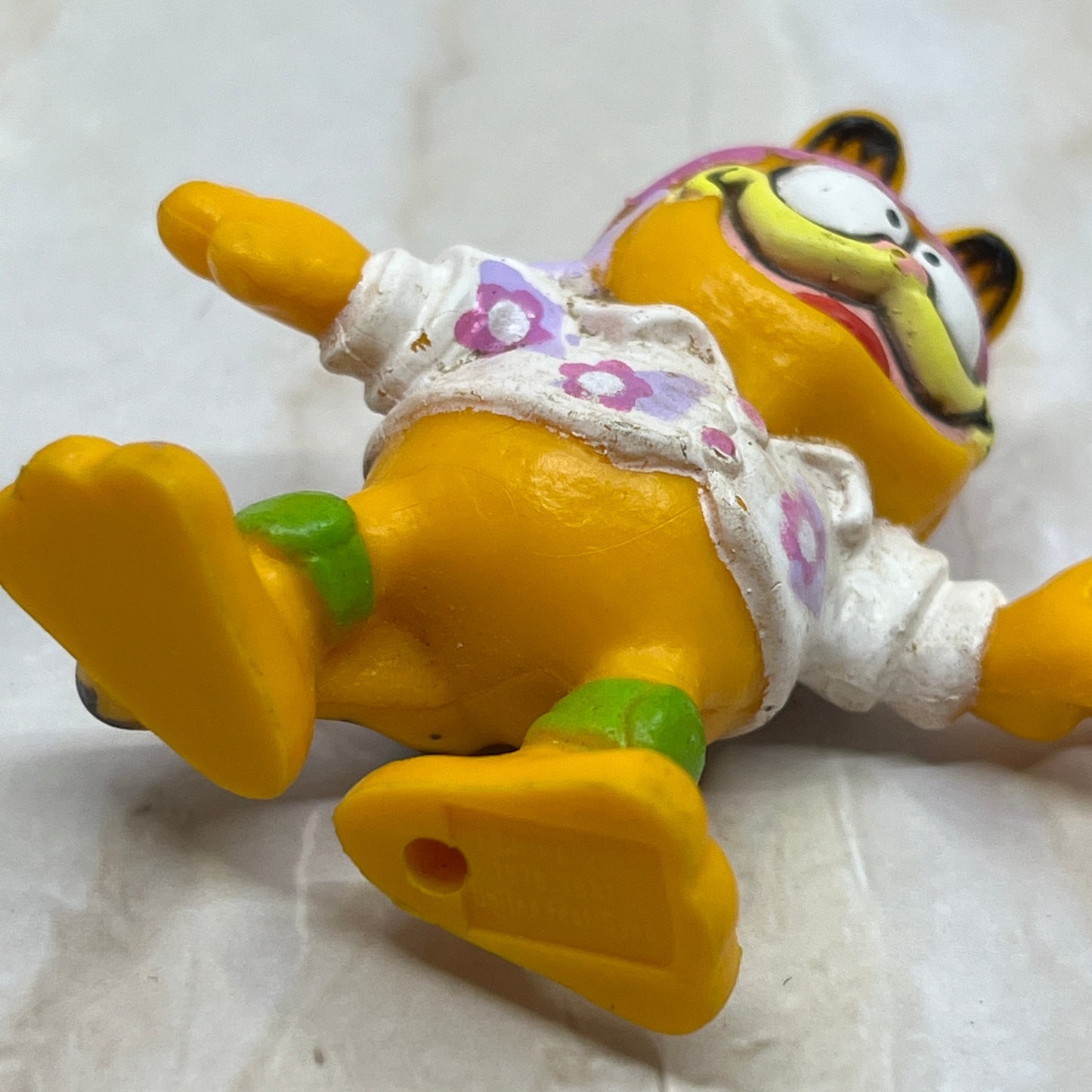 Vintage Garfield 1981 Purple Helmet Floral Shirt Plastic Figure 2” SC8
