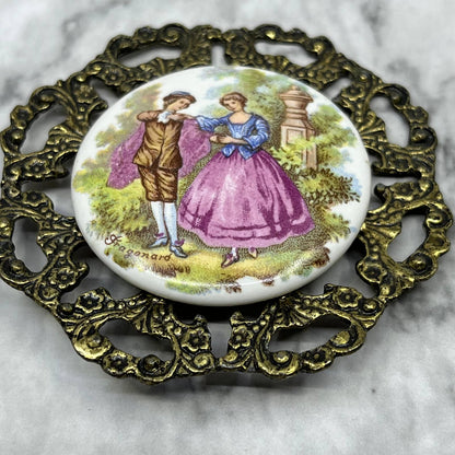 Vintage Fragonard Courting Couple Filigree Frame Cameo Medallion 2.5” SF1-2