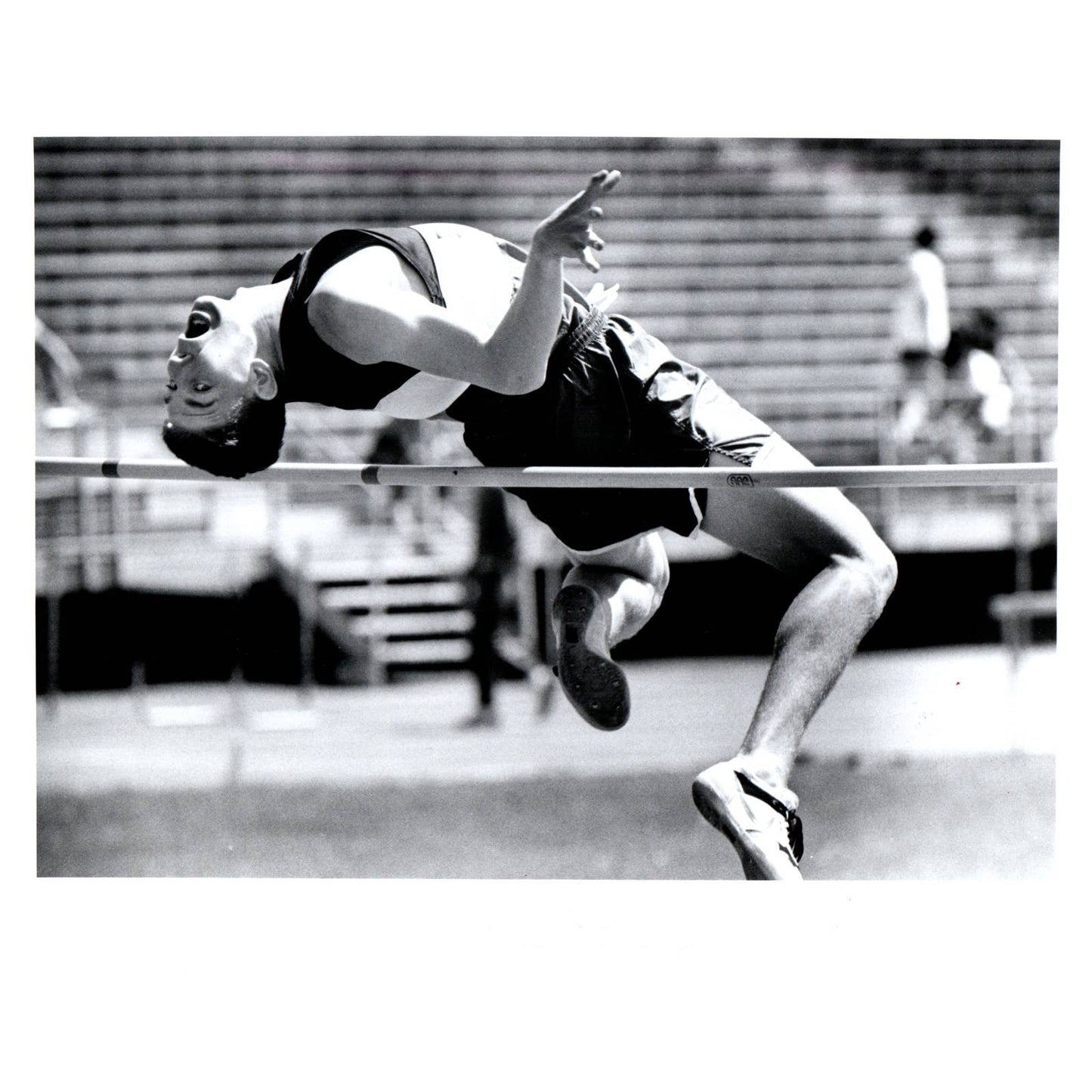 1982 Original Press Photo Track High Jump Ogar Mizzou 8x10" AD2