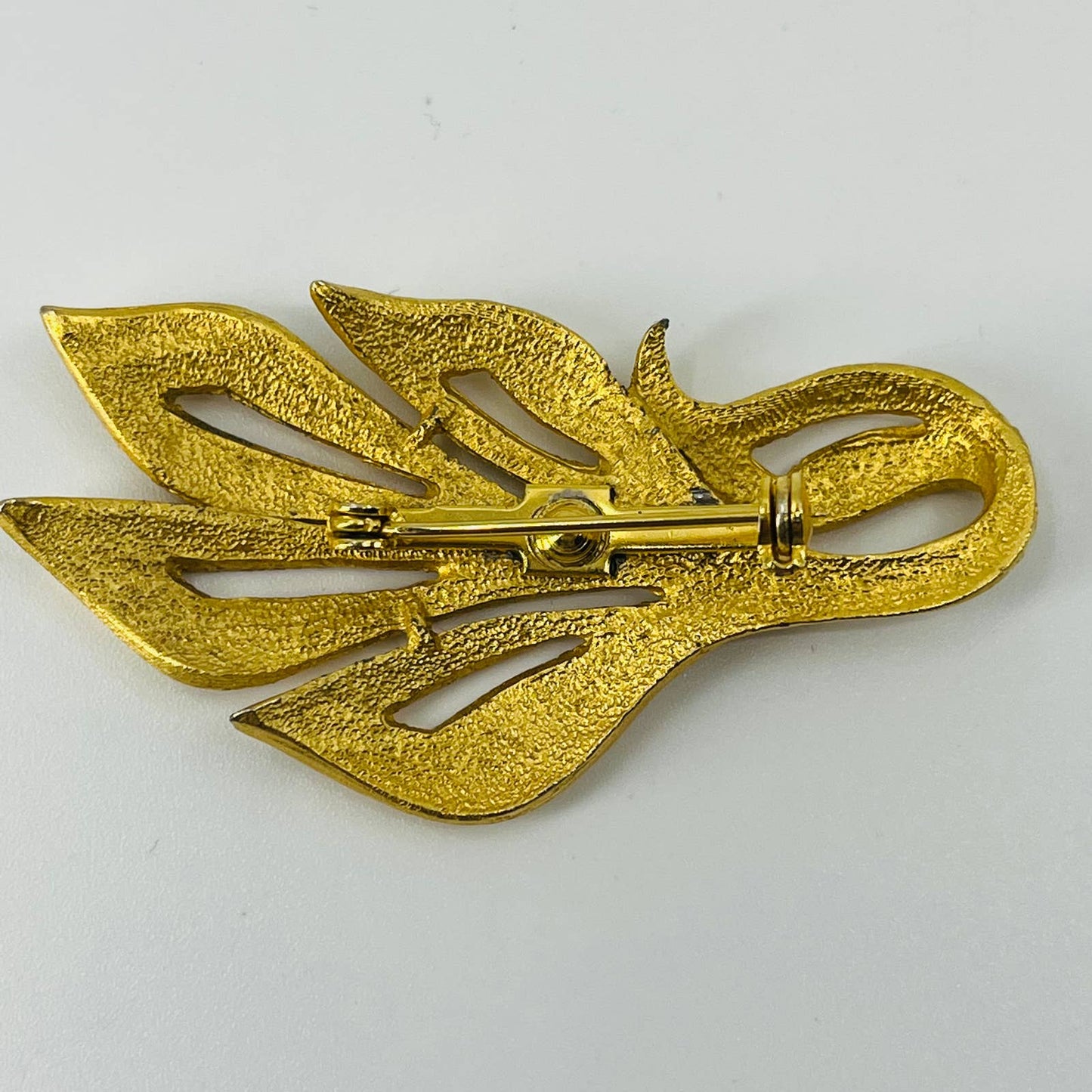 Vintage MCM Open Leaf Textured Brooch Gold Tone SA6