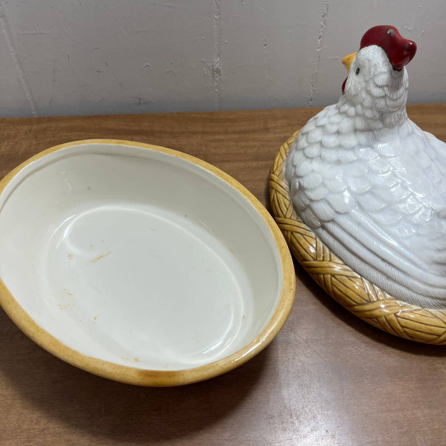 HUGE Vintage Hand Painted Ceramic NESTING HEN 10 x 8” TF6