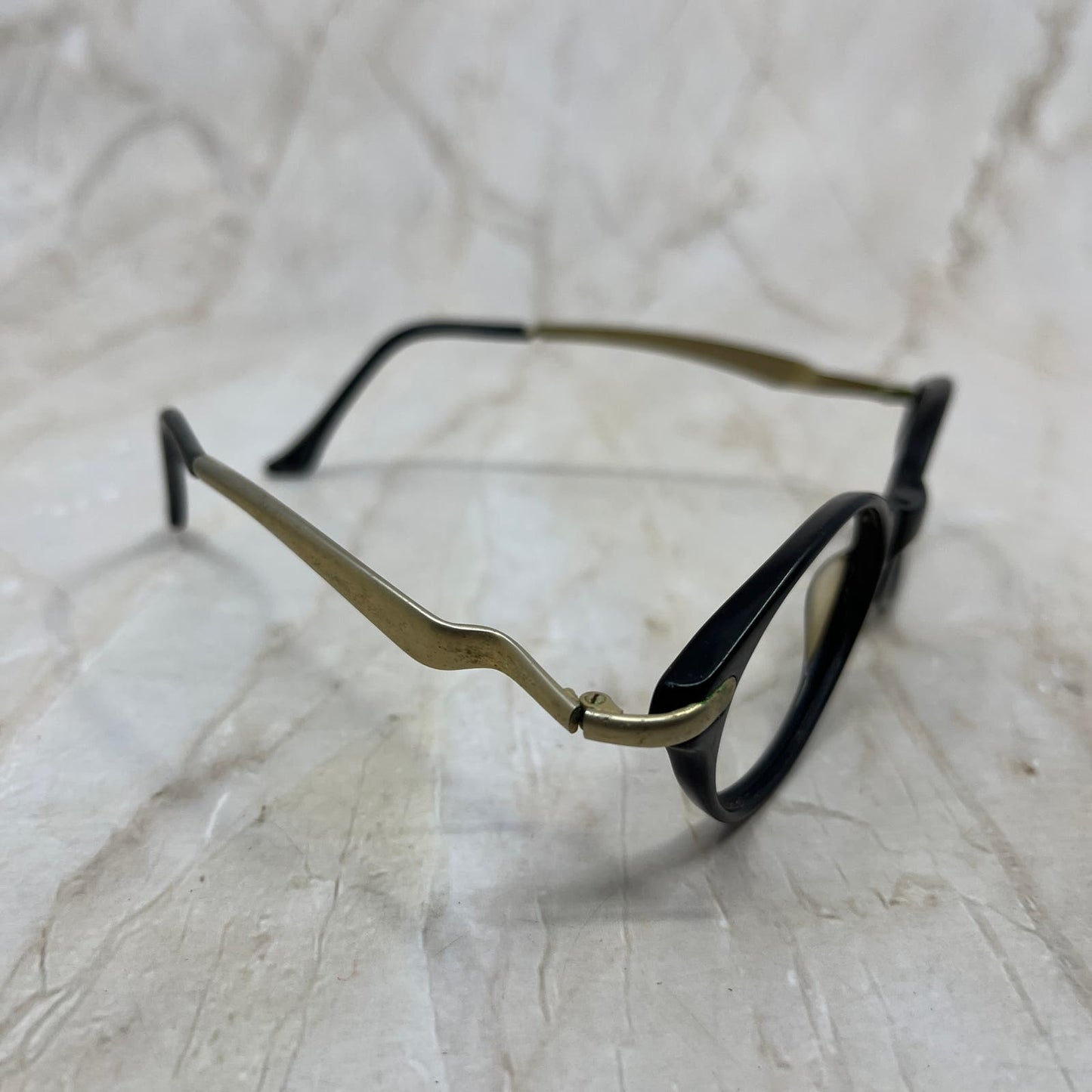 Vintage Ladies' Black and Gold Cat Eye Eyeglasses Frames TJ9G1-5