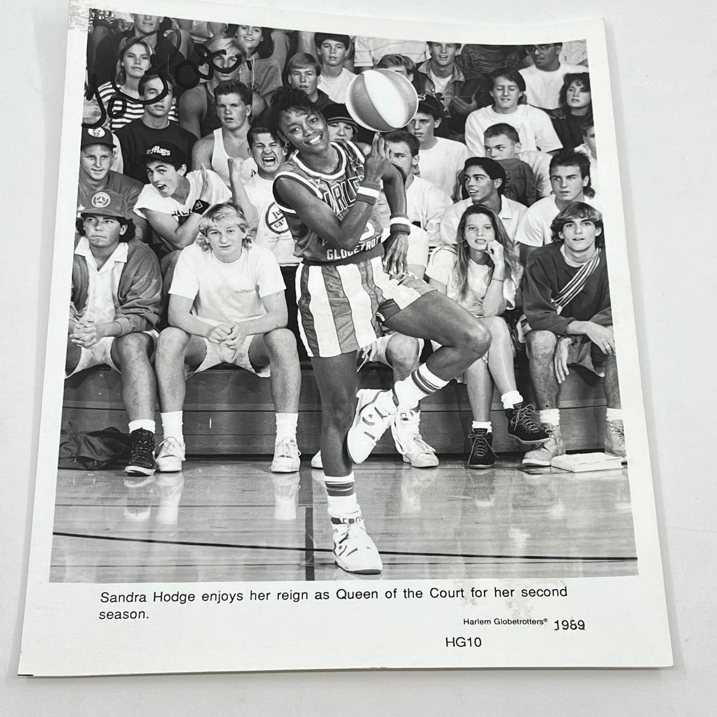 1989 Harlem Globetrotters Sandra Hodge Photo 8x10” D7