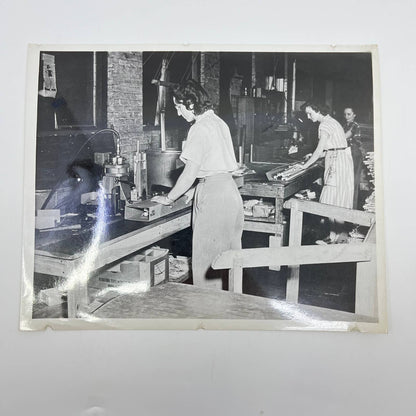 1940s WWII Assembly Line Manufacturing Photo Woman Working Kenosha WI AA7-17