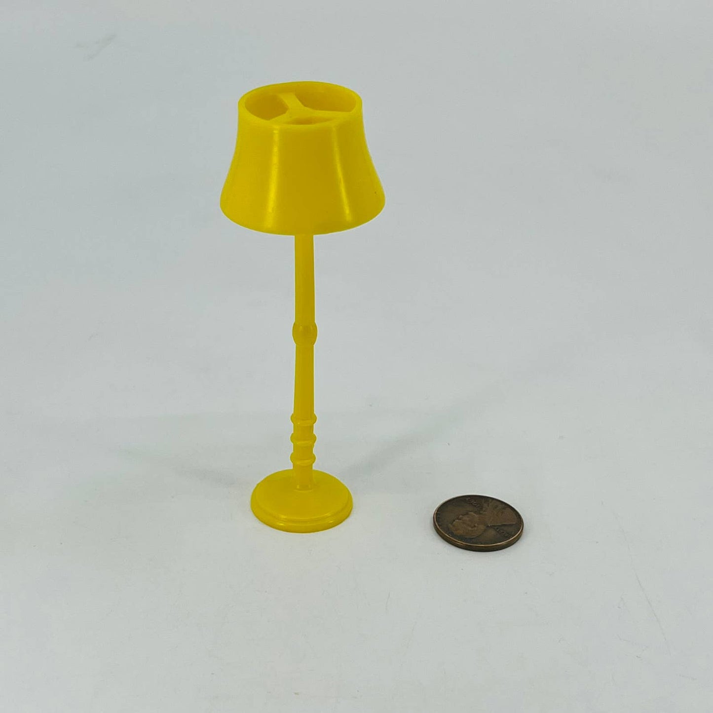 1950s MCM Dollhouse Furniture Celluloid Yellow Floor Lamp TD6