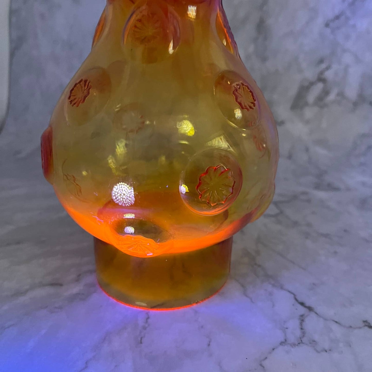 L.E. Smith Amberina Moon & Stars Glass Ruffled Edge Oil Hurricane Lamp Shade TA9