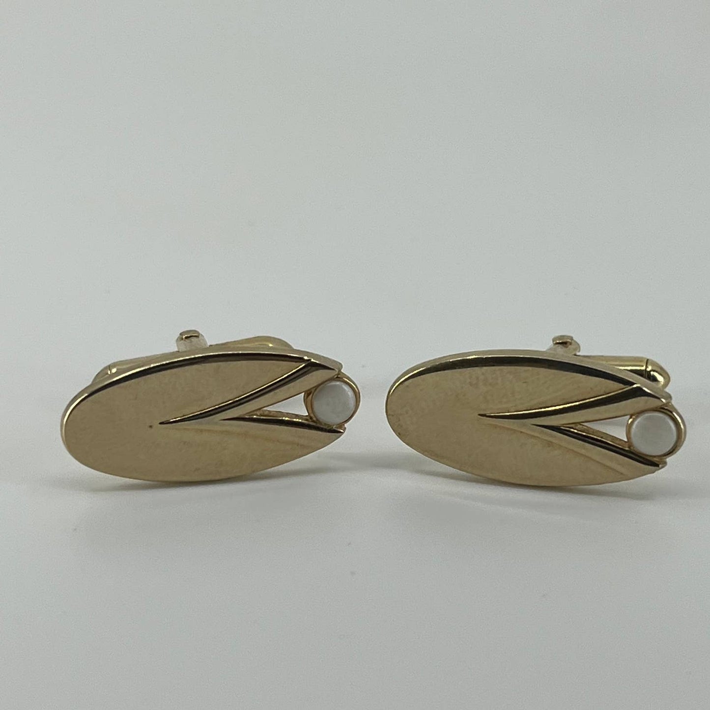 Vintage 1950s MCM MOD SWANK Cufflinks Oval White Enamel Gold Tone SE1