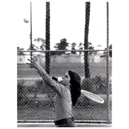 1976 Original Press Photo Women's Tennis Lesson Blowing Bubble Gum 6x8" AD2