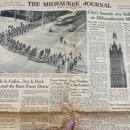 1963 Nov 25 MILWAUKEE JOURNAL Newspaper Pres. Kennedy Buried TI6-19
