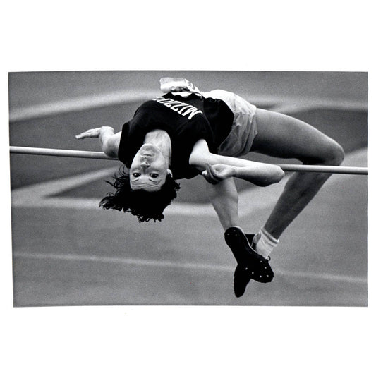 1982 Original Press Photo Track High Jump Ogar Mizzou 7x10" AD2