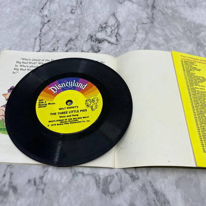 Walt Disney's Story of Three Little Pigs Read Along Book & Record '78 #303 TJ7