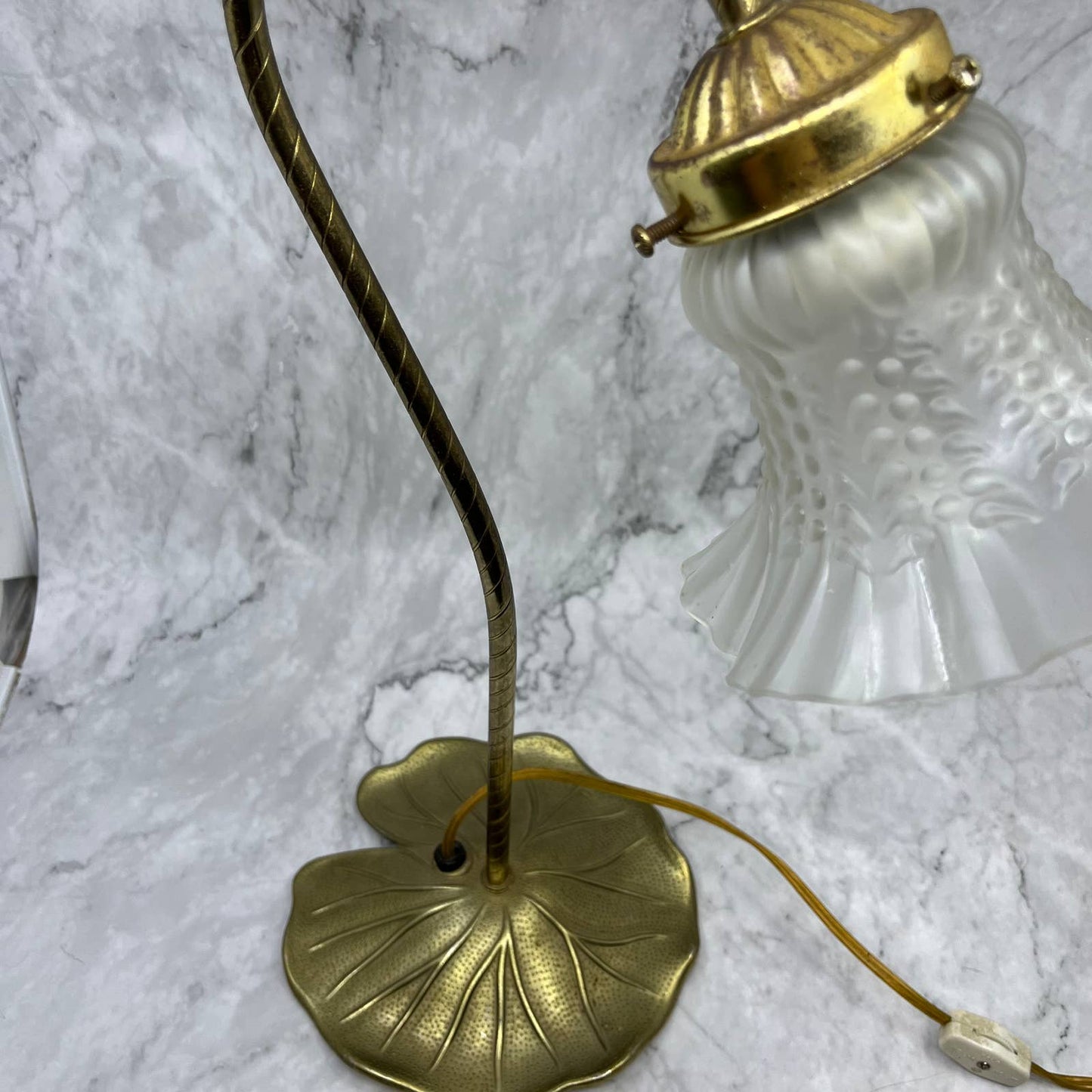 Vtg MCM Brass Goose Neck Pond Lily Pad Table Desk Lamp Frosted Glass 14" WORKS