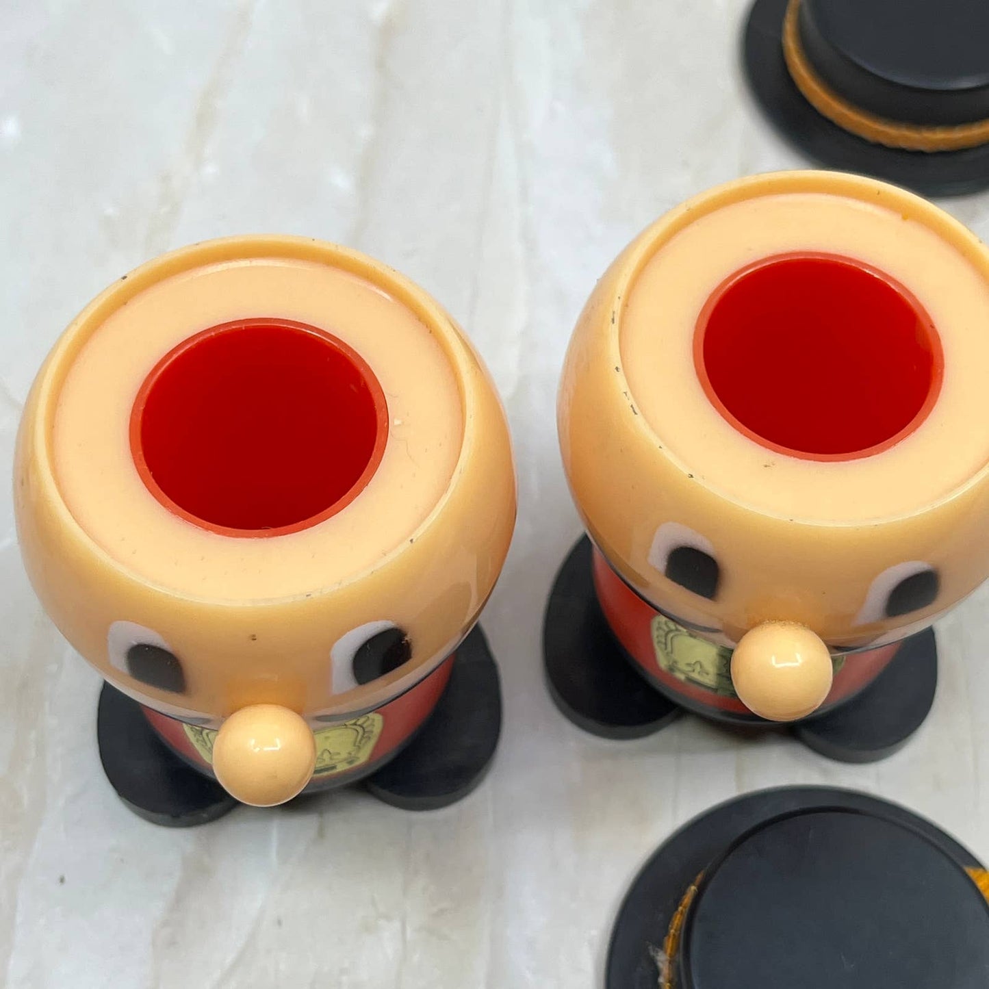Vintage English Beefeater Guards Plastic Salt and Pepper Shakers Hong Kong TI7