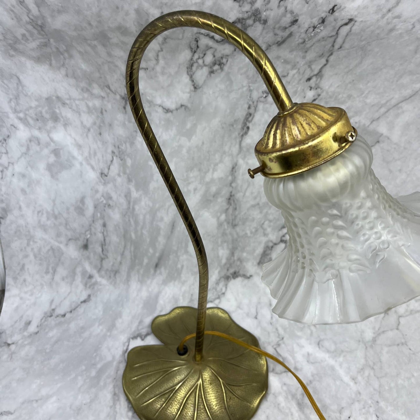 Vtg MCM Brass Goose Neck Pond Lily Pad Table Desk Lamp Frosted Glass 14" WORKS