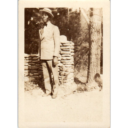 Antique Picture of an African American Man in Suit and Straw Hat 2x3 AK3-M44