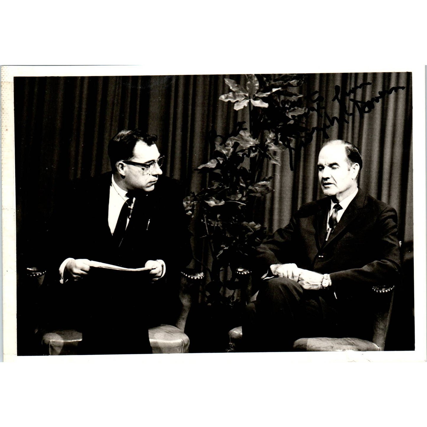 SIGNED Senator George McGovern KELO Interview Harry Savage 1966 Photo 5x7 TK1-P5