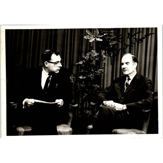 SIGNED Senator George McGovern KELO Interview Harry Savage 1966 Photo 5x7 TK1-P5