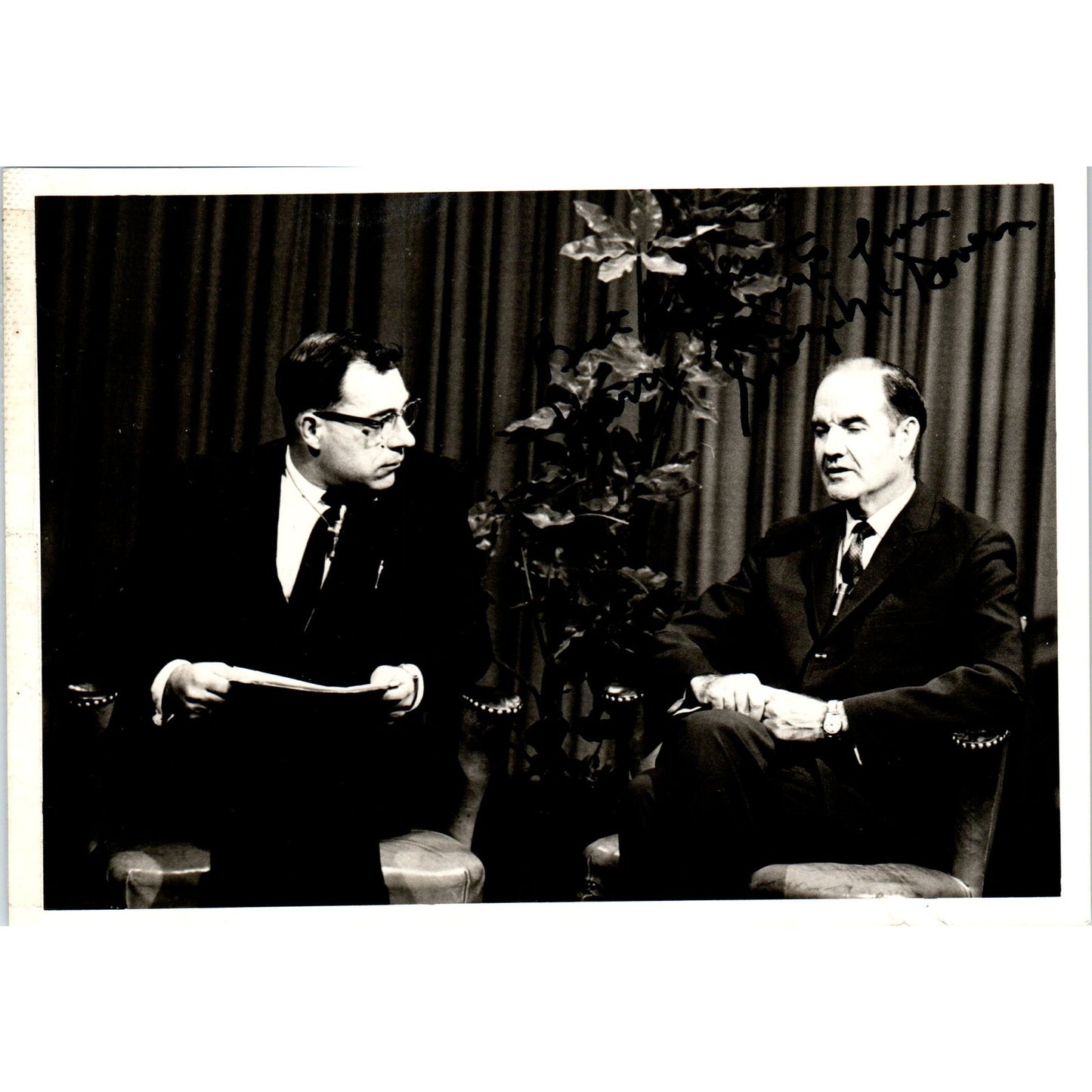 SIGNED Senator George McGovern KELO Interview Harry Savage 1966 Photo 5x7 B8