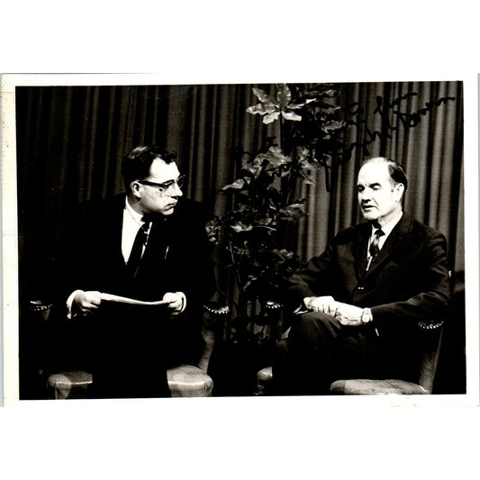 SIGNED Senator George McGovern KELO Interview Harry Savage 1966 Photo 5x7 B8