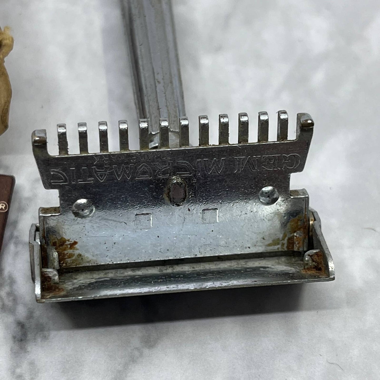 1930s GEM Micromatic Single Edge Safety Razor with Blades SE9