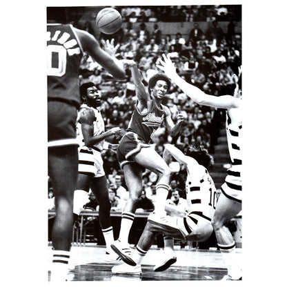 1975 Press Photo Basketball NBA Milwaukee Bucks Gary Brokaw 7x9" AD3