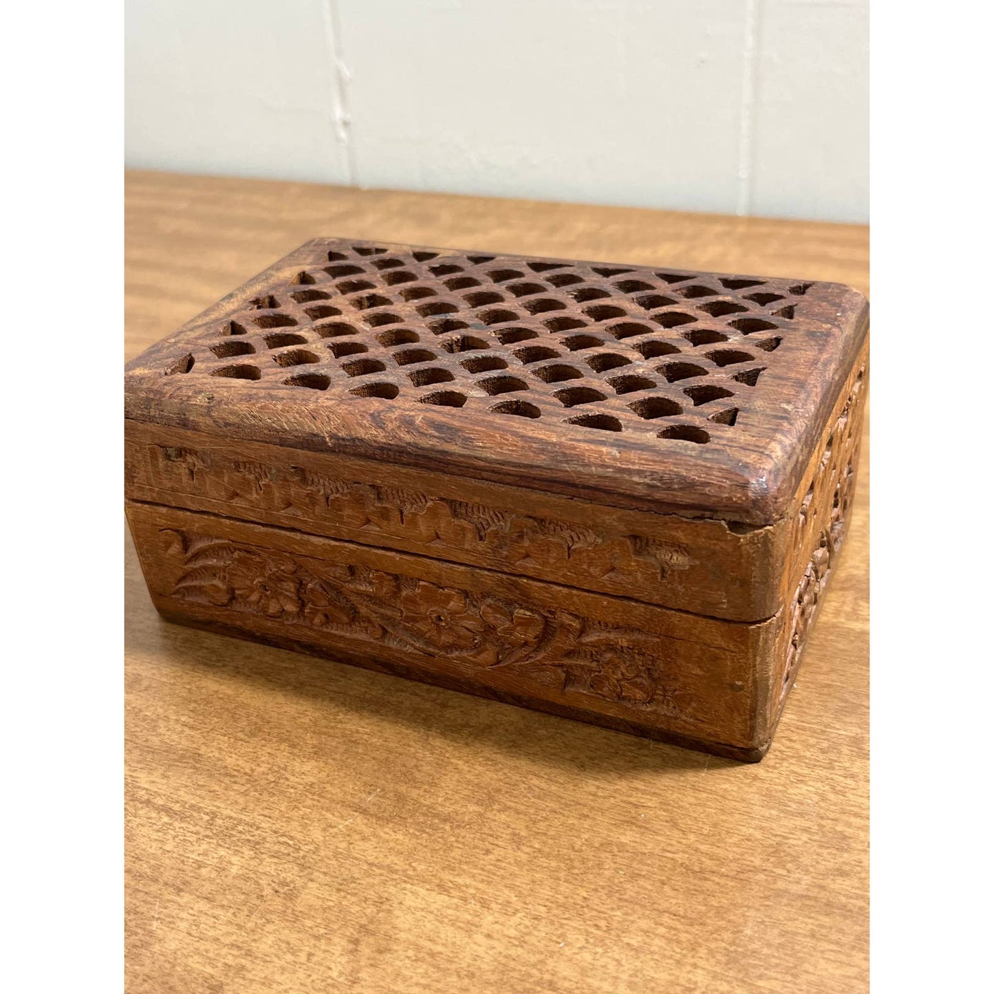 Vintage Hand Carved Solid Teak Wood Trinket Box Keepsake Jewelry 6 x 4 TH7