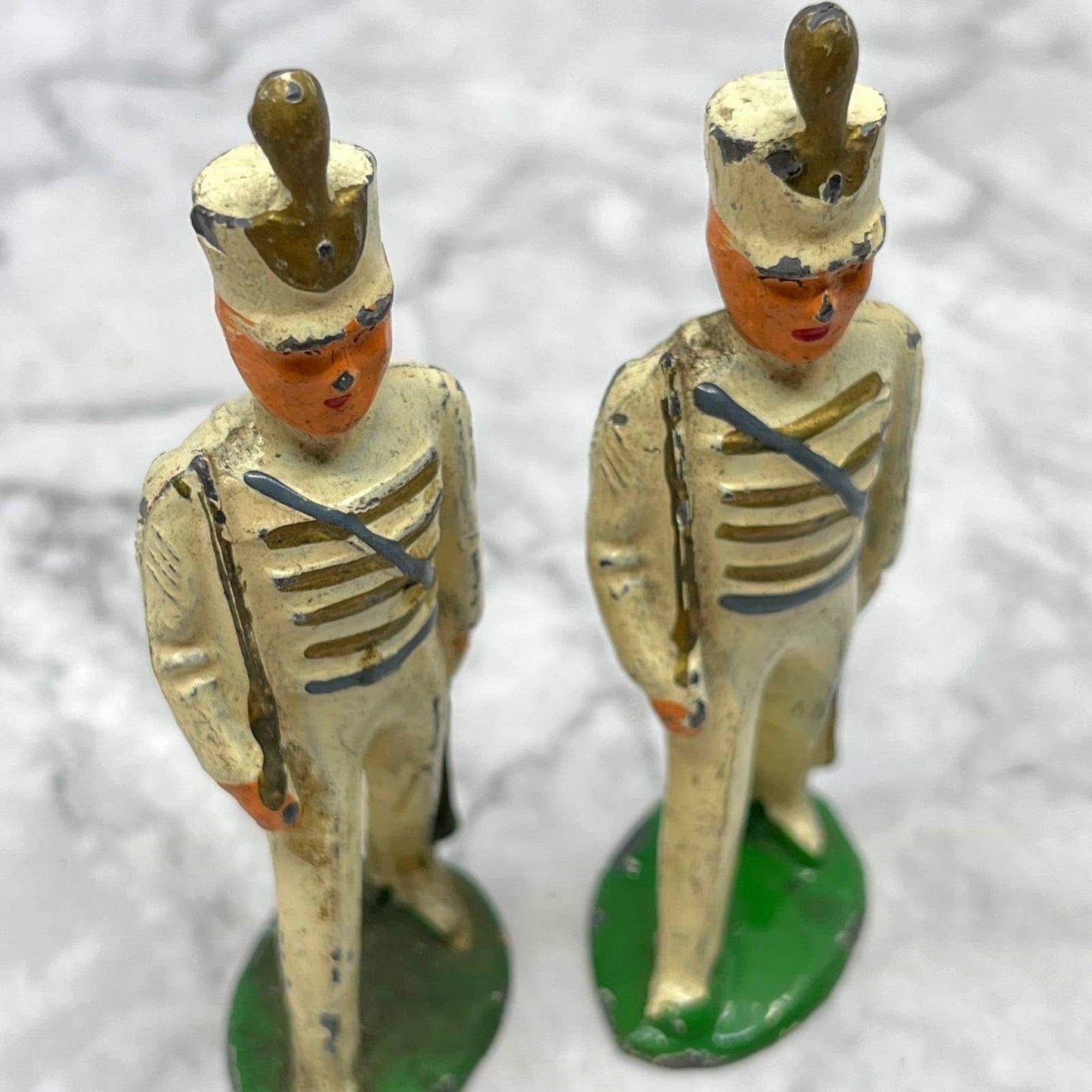 Manoil Barclay Lead Toy Soldier In White Uniform & Feather Plume Set of 2 TJ1
