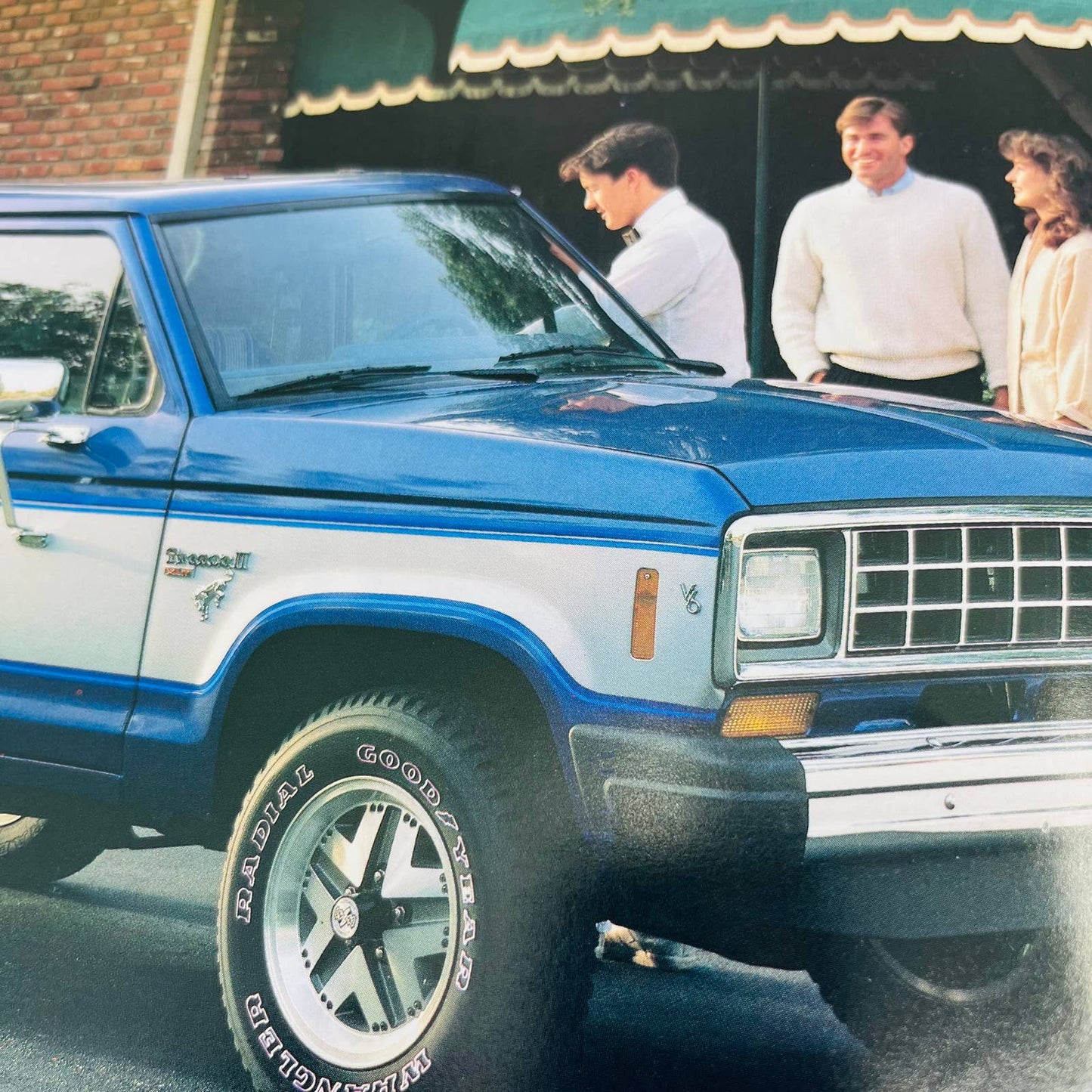 1985 Ford Bronco II Dealer Sales Brochure Full Color Pictures Catalog BA3