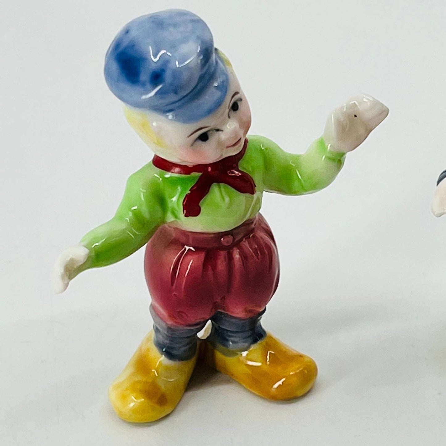 1960'S MINIATURE BONE CHINA DUTCH COUPLE FROM HOLLAND - JAPAN 2” SB5
