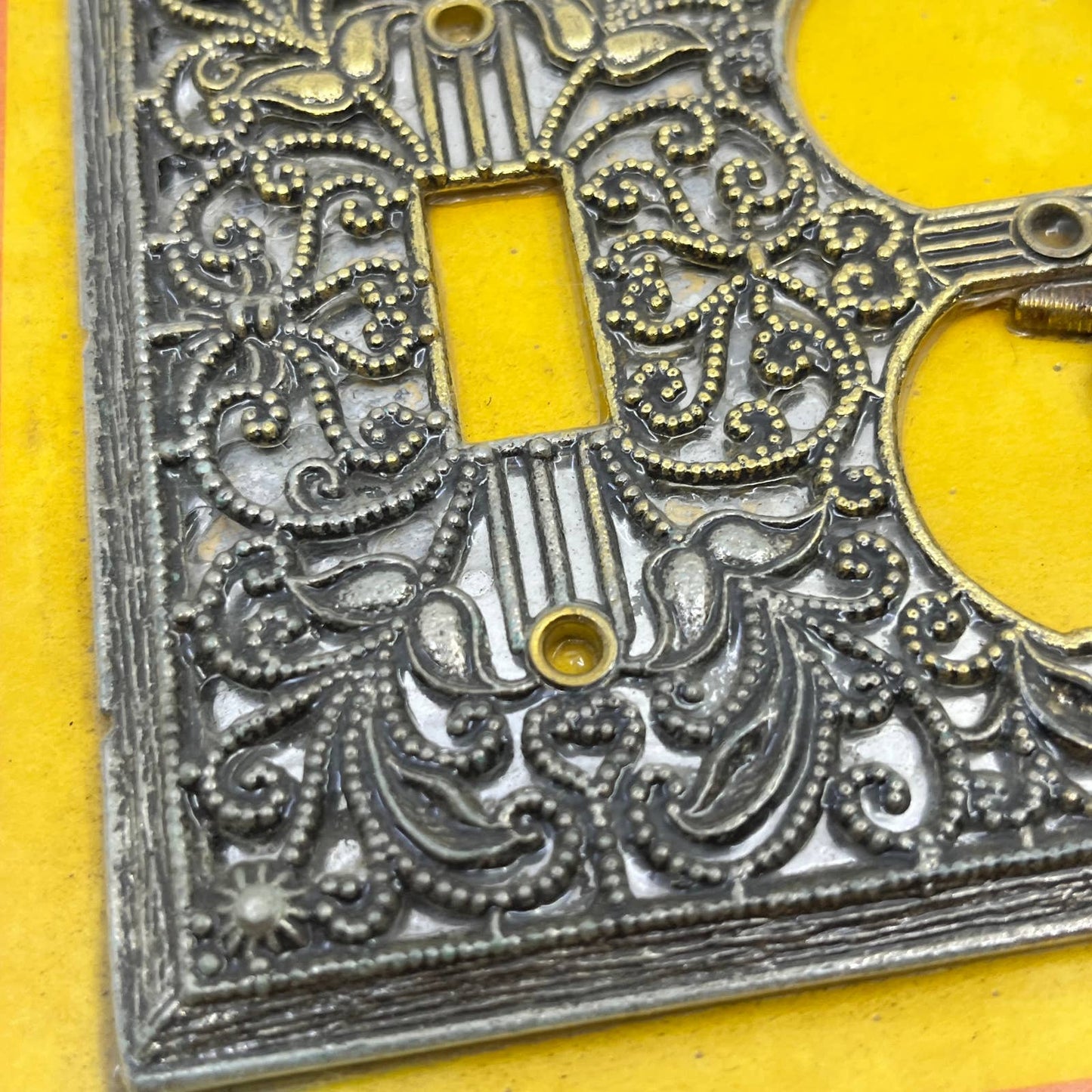 Deco Room Metal Filigree Light Switch Outlet Plate Cover NEW SEALED TH6