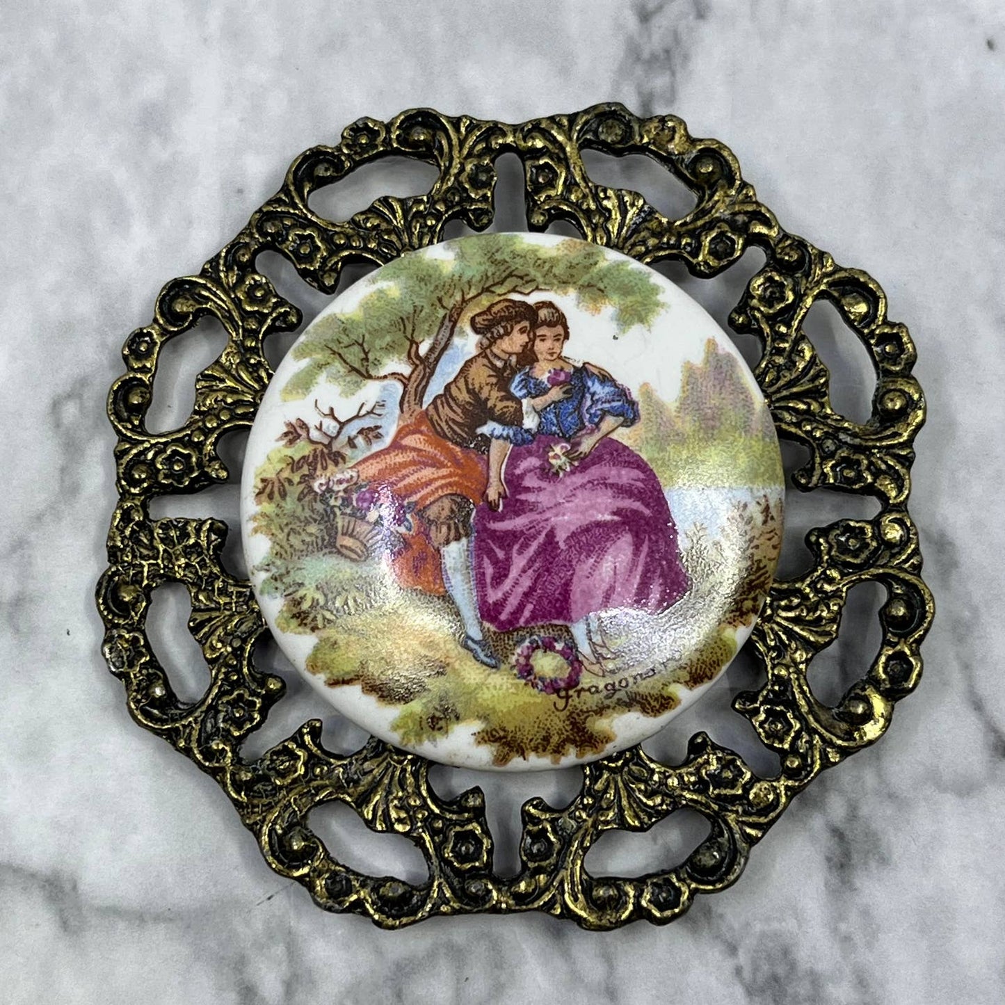 Vintage Fragonard Courting Couple Filigree Frame Cameo Medallion 2.5” SF1-1
