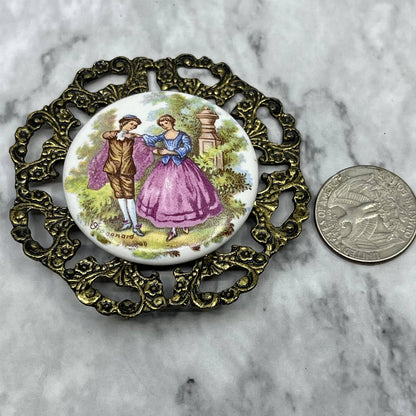 Vintage Fragonard Courting Couple Filigree Frame Cameo Medallion 2.5” SF1-2
