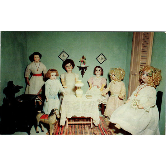 Dolls on Display at Dolls of Yesteryear San Antonio Texas Original Postcard PB10