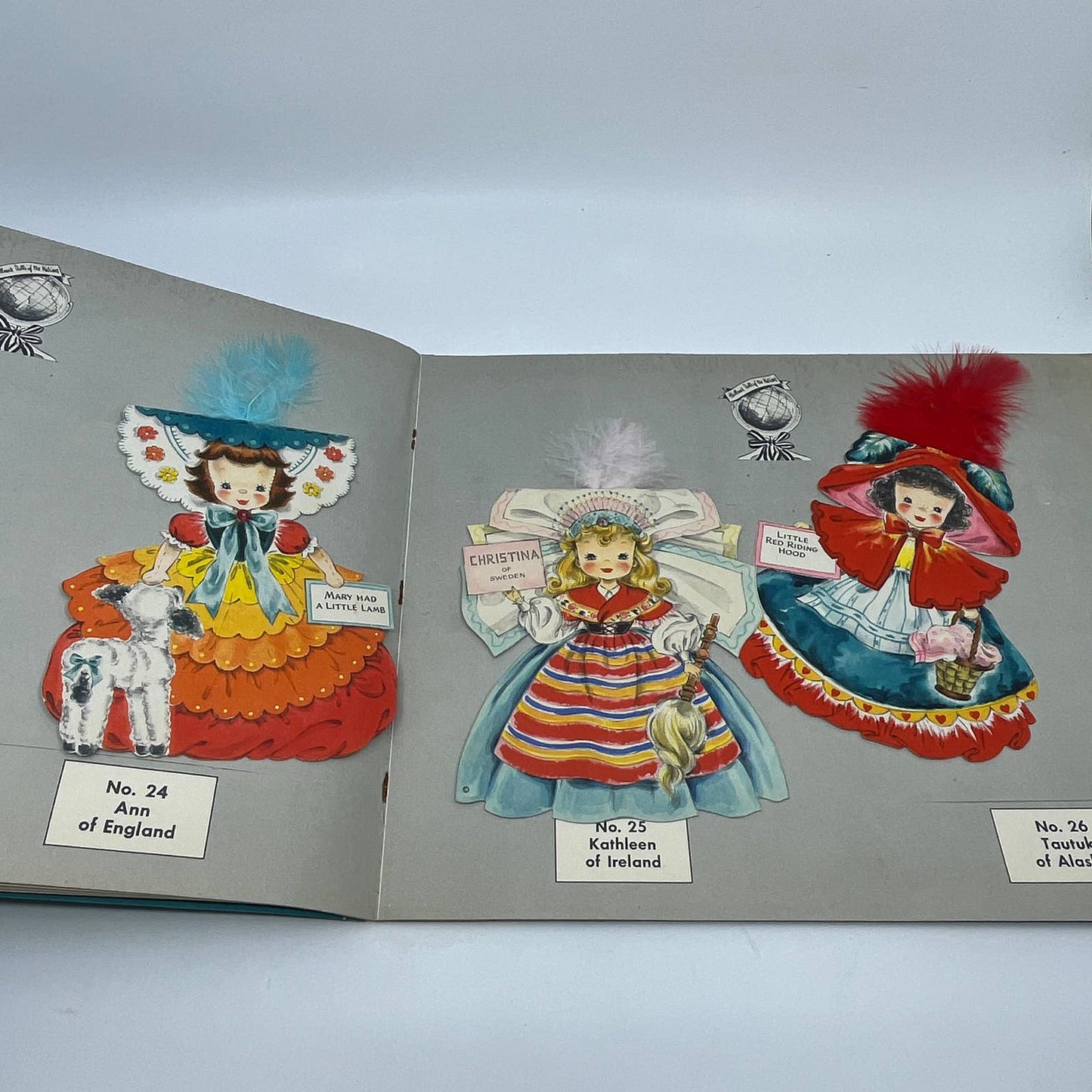 Vintage 1948 Hallmark Dolls Of The Nations Collector's Album w/3 Dolls TG6