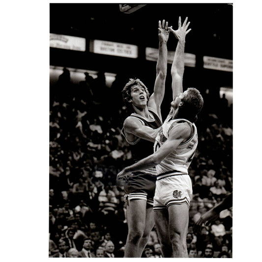1983 Press Photo Basketball NBA Steve Stipanovich Kurt Nimphius 8x10" AD3