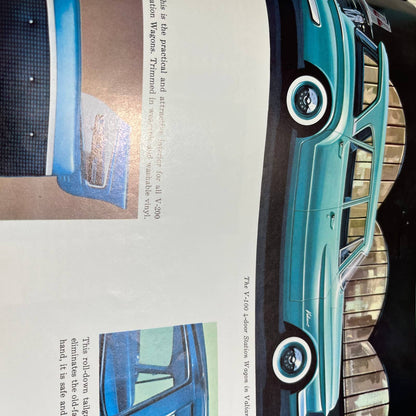 1961 Plymouth Valiant Chrysler Full Color Deluxe Sales Brochure Fury Suburban B4