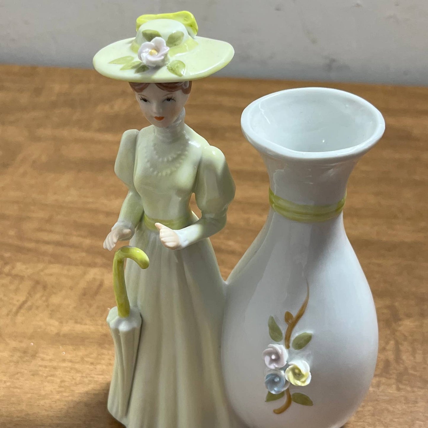 Vintage Porcelain Southern Belle Figurine With Bud Vase Korea 6” TA5