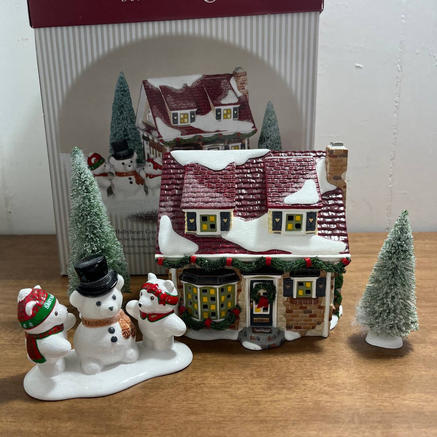 Dept 56 Santabear Village “2001 Hollybeary Court” Set of 4 #56.05747 NIB w Light