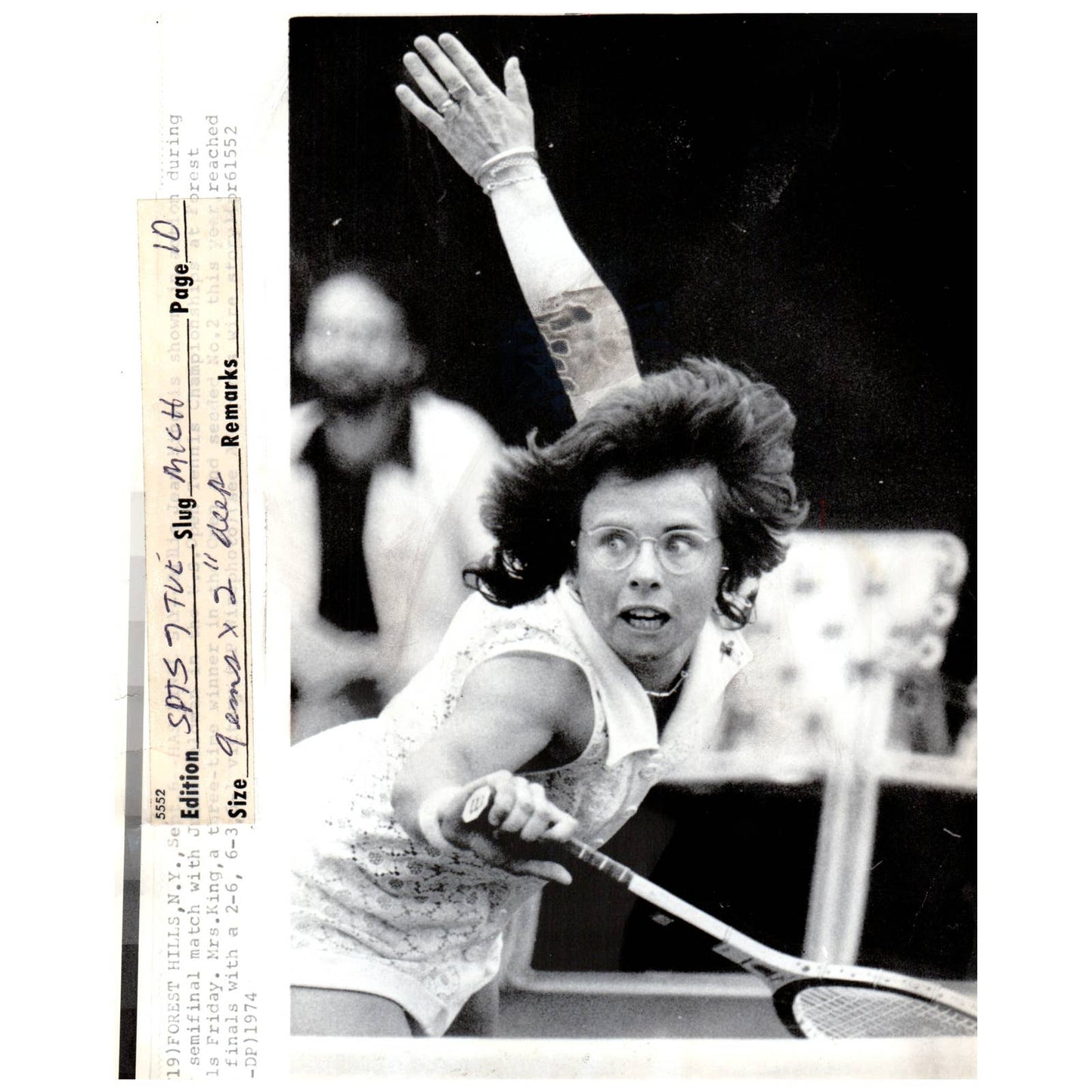 1974 Press Photo Tennis Billie Jean King Moffit US Open Championship 8x10" AD3-3