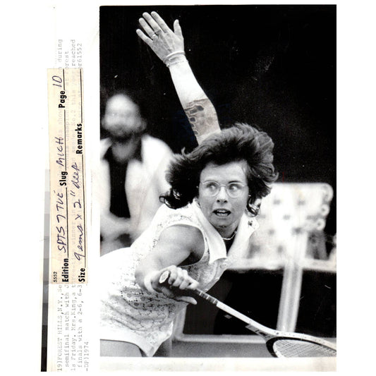 1974 Press Photo Tennis Billie Jean King Moffit US Open Championship 8x10" AD3-3