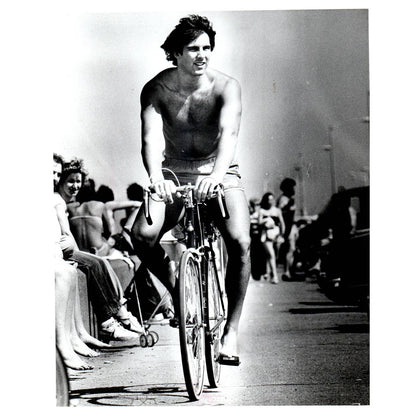 1982 Press Photo Cycling Bill Hall Bikes Down Wollaston Beach 8x10" AD3