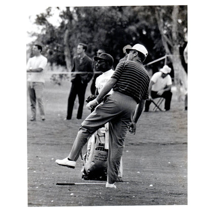 1968 Original Press Photo Golf Howie Johnson Shot from Fairway 8x10" AD2