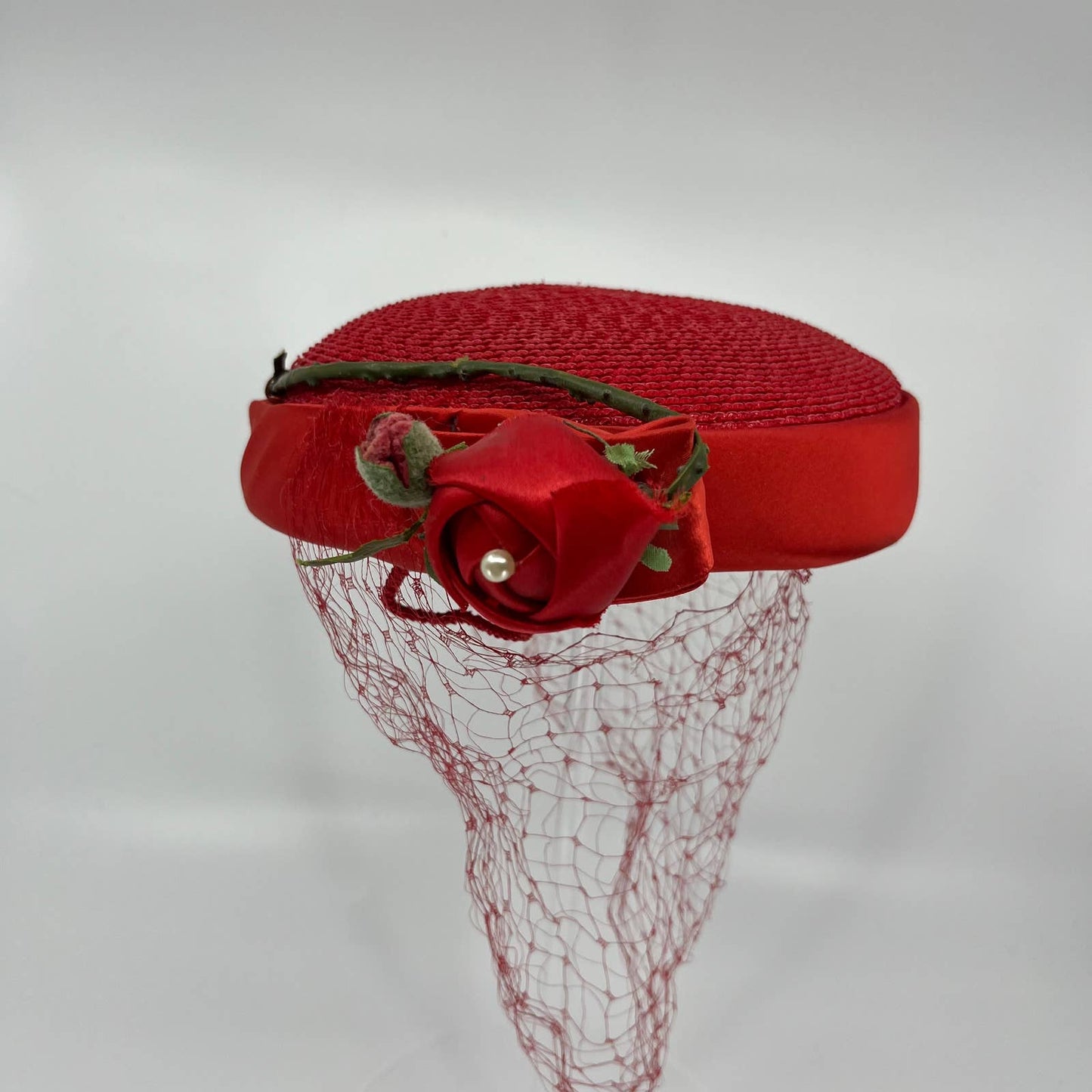 Vintage Woman’s Red Rose Cocktail Fascinator Pillbox Hat Millinery Netting HB1