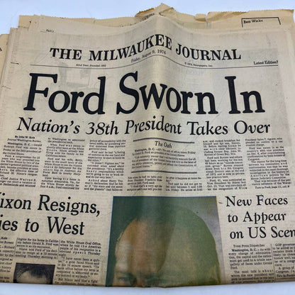 1974 Aug 8-11 MILWAUKEE Journal Newspapers Nixon Resigns Ford Sworn In TI6-16