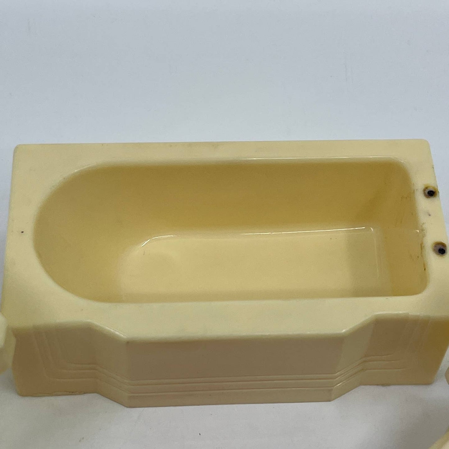 1946 RENWAL White Tub, Sink, Toilet & Red Scale Hard Plastic Dollhouse Lot TC3