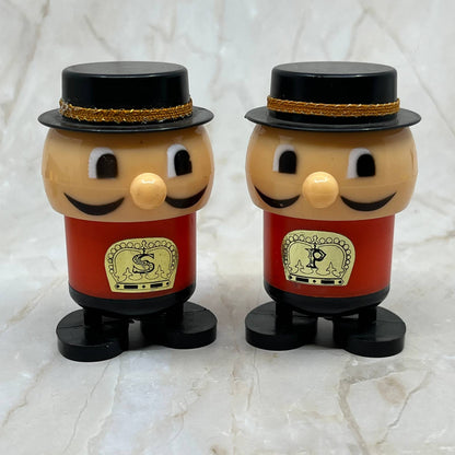 Vintage English Beefeater Guards Plastic Salt and Pepper Shakers Hong Kong TI7